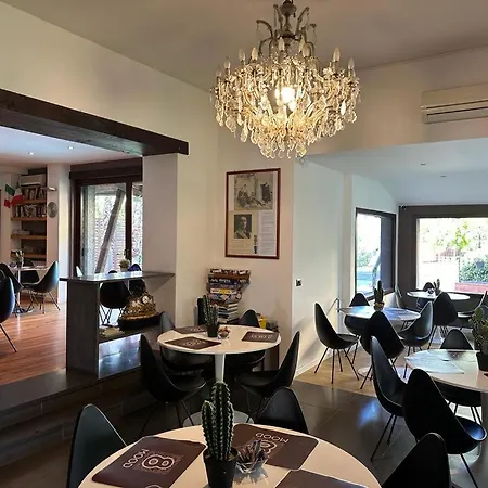 Ottomood And Bed and breakfast